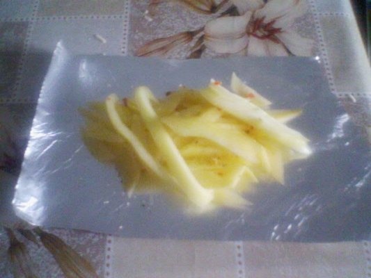 CARTOFI CU LEGUME IN FOLIE