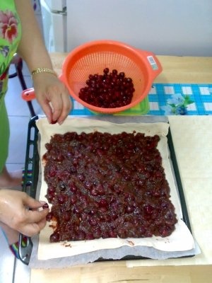 Placinta cu prune si visine.