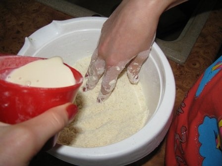 Caise aromate sub capac cu sos de caramel