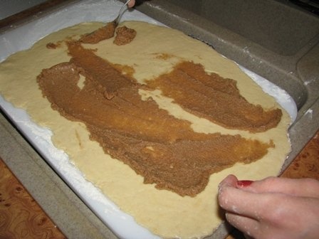 Caise aromate sub capac cu sos de caramel