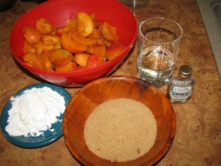 Caise aromate sub capac cu sos de caramel