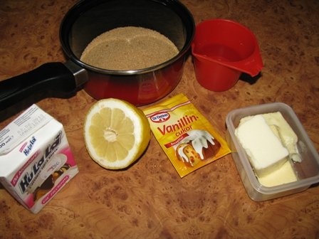 Caise aromate sub capac cu sos de caramel