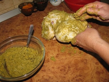 Pui umplut cu legume si fructe picante