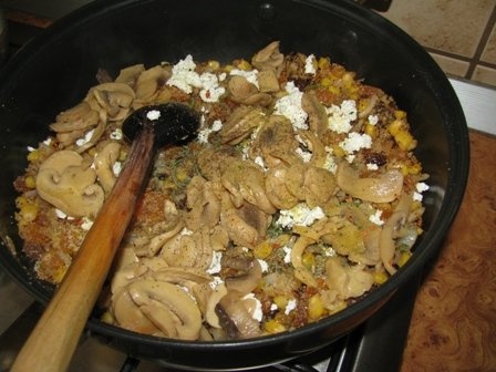 Pui umplut cu legume si fructe picante