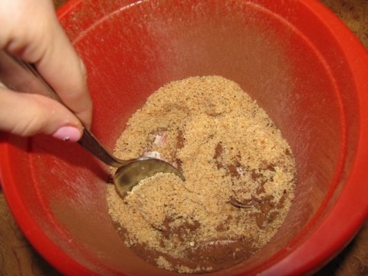 Rulada de ciocolata cu cafea si alune de padure