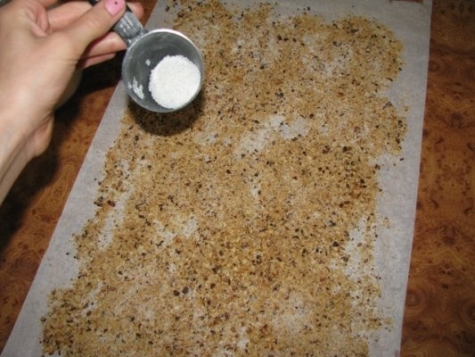 Rulada de ciocolata cu cafea si alune de padure