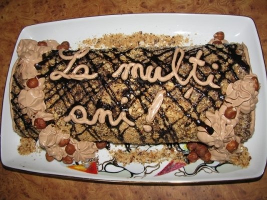 Rulada de ciocolata cu cafea si alune de padure