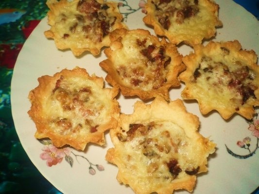 Mini tarte cu carne si ciuperci