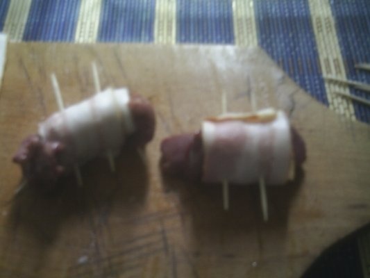 RULOURI DE FICATEI DE PASARE CU BACON