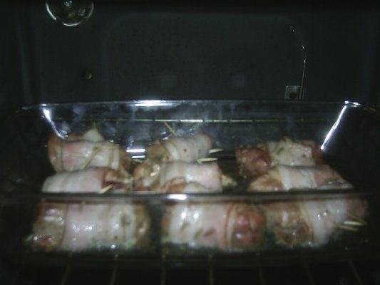 RULOURI DE FICATEI DE PASARE CU BACON