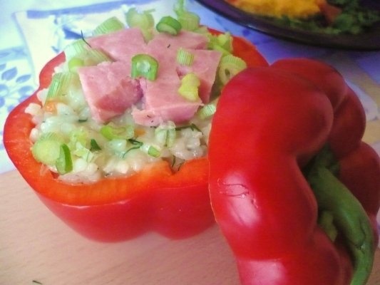 Orez cu sunca in ardei