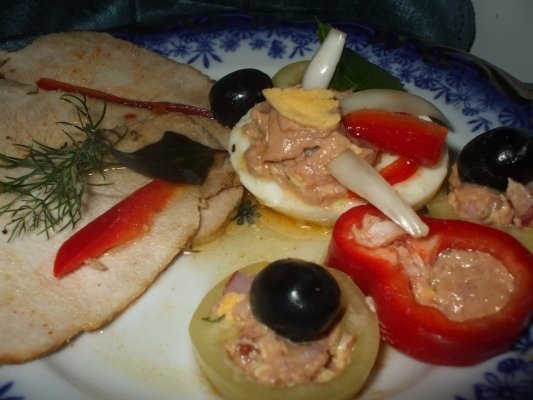 Aperitiv cu friptura rece si pasta de carne