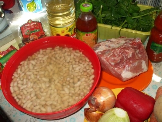 Fasole batuta cu rasol de porc