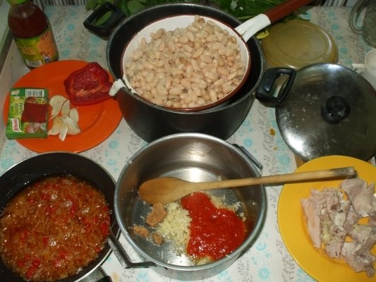 Fasole batuta cu rasol de porc