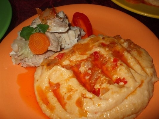 Fasole batuta cu rasol de porc