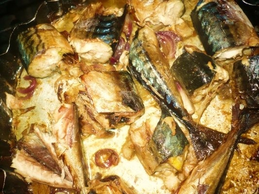 Macrou la cuptor cu garnitura de orez si cartofi