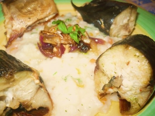 Macrou la cuptor cu garnitura de orez si cartofi