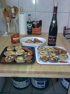 Muschi de vita cu ciuperci champignion si carnaciori de casa..