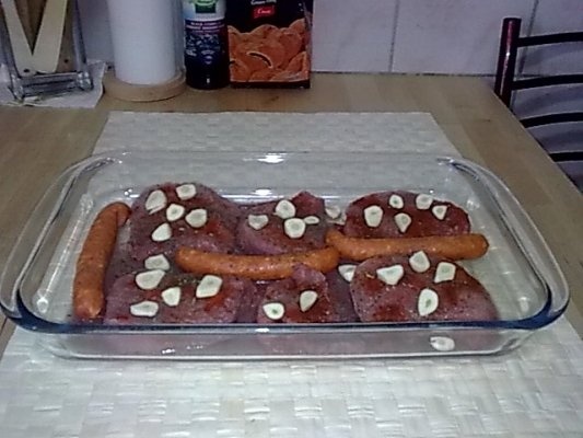 Muschi de vita cu ciuperci champignion si carnaciori de casa..