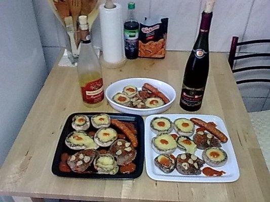 Muschi de vita cu ciuperci champignion si carnaciori de casa..