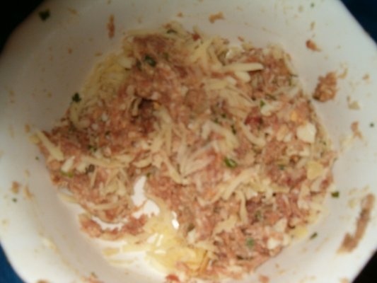 Chiftelute cu cascaval si oua fierte