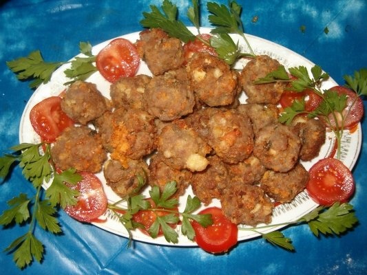 Chiftelute cu cascaval si oua fierte