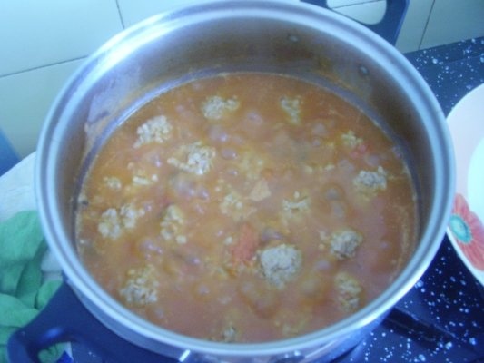 Chiftele cu sos de rosii