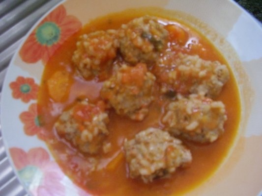 Chiftele cu sos de rosii