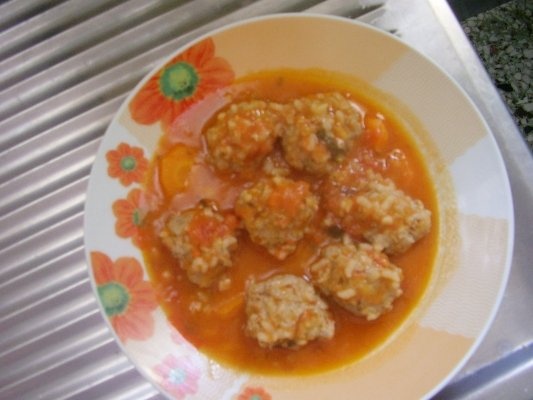 Chiftele cu sos de rosii