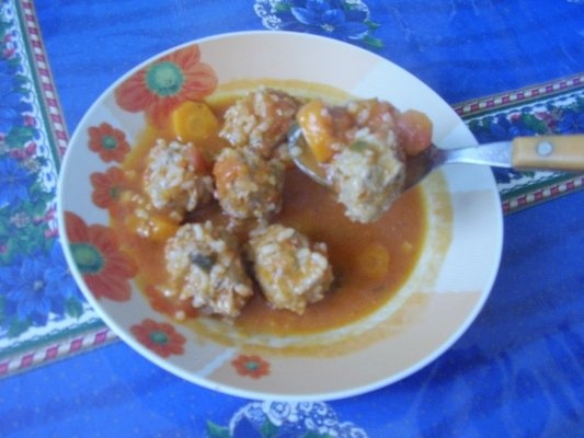 Chiftele cu sos de rosii