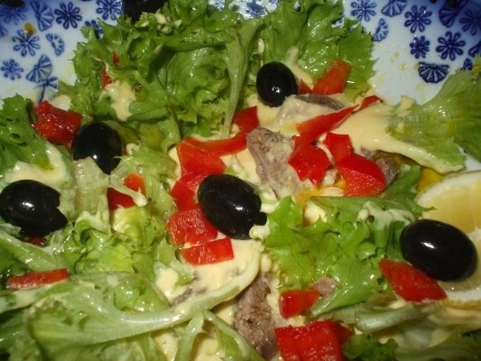 Salata verde creata cu sos picant