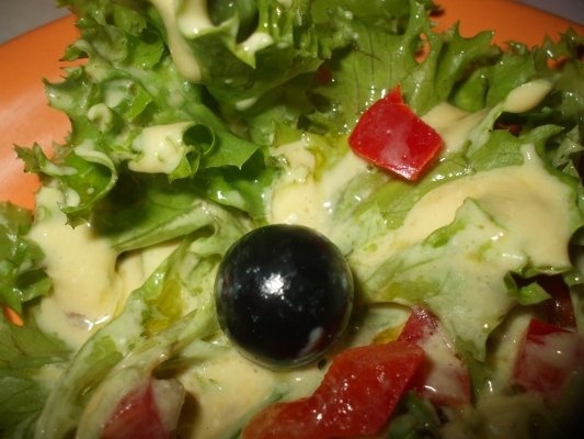 Salata verde creata cu sos picant