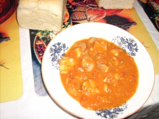 Pui cu rosii si ciuperci