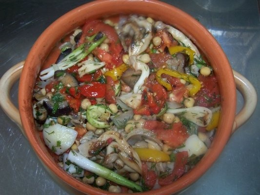 Ghiveci cu naut a'la Alina ( Pentru o viata indelungata !)