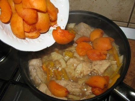 Tocanita de pui cu caise