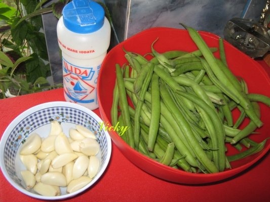 Fasole verde cu usturoi
