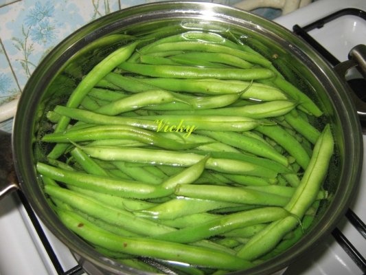 Fasole verde cu usturoi