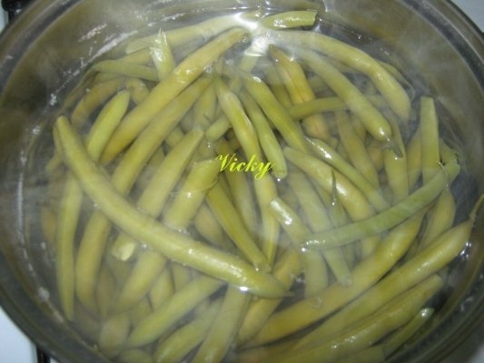 Fasole verde cu usturoi