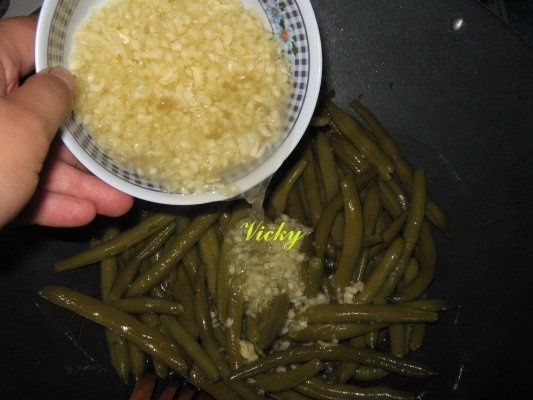 Fasole verde cu usturoi