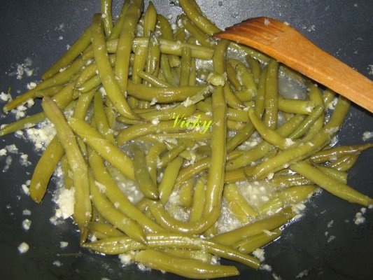 Fasole verde cu usturoi