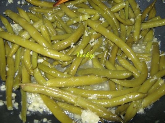 Fasole verde cu usturoi