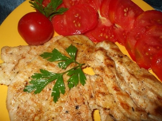 Piept de pui natur cu salata de rosii