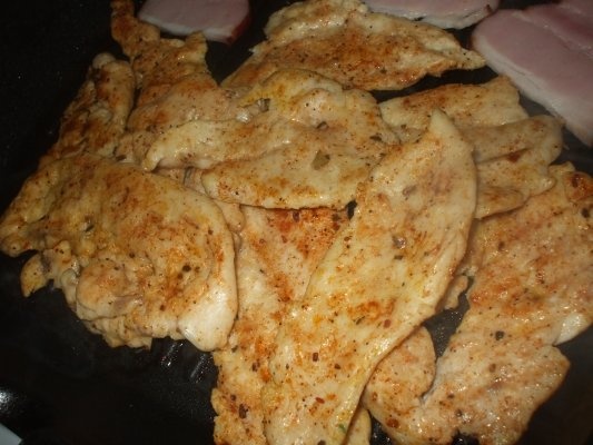 Piept de pui natur cu salata de rosii