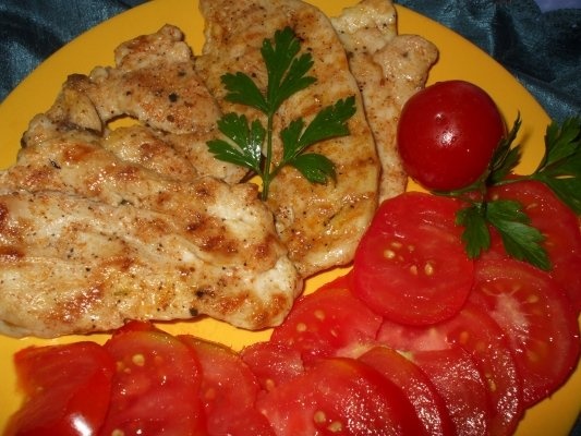 Piept de pui natur cu salata de rosii