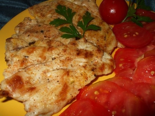 Piept de pui natur cu salata de rosii