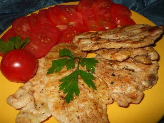 Piept de pui natur cu salata de rosii