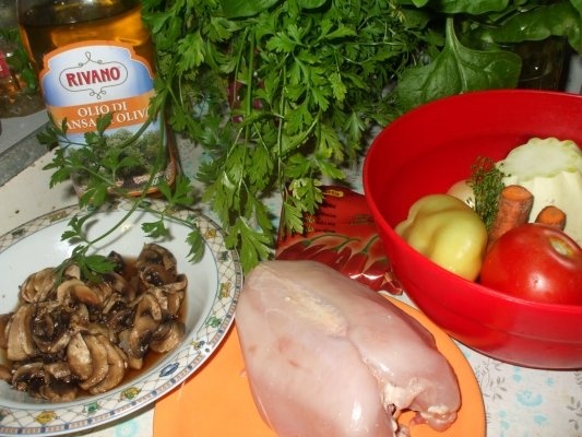 Snitel natur din piept de pui cu legume sotate