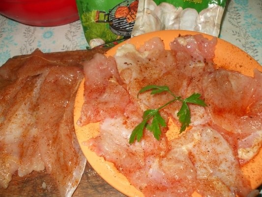 Snitel natur din piept de pui cu legume sotate