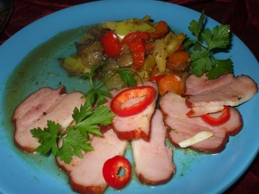 Piept de pui natur cu sunca si legume