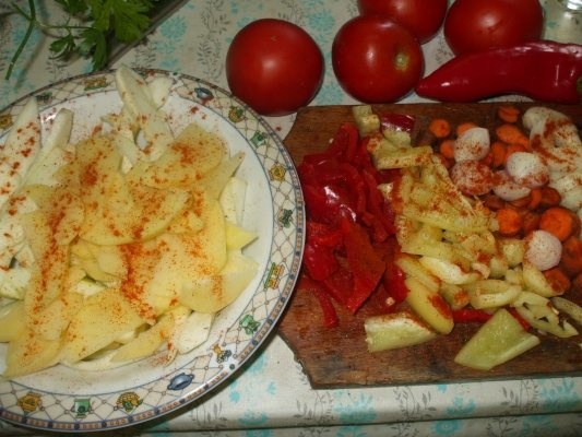 Piept de pui natur cu sunca si legume